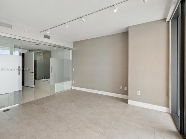 650 NE 32nd St 4203, Miami FL 33137