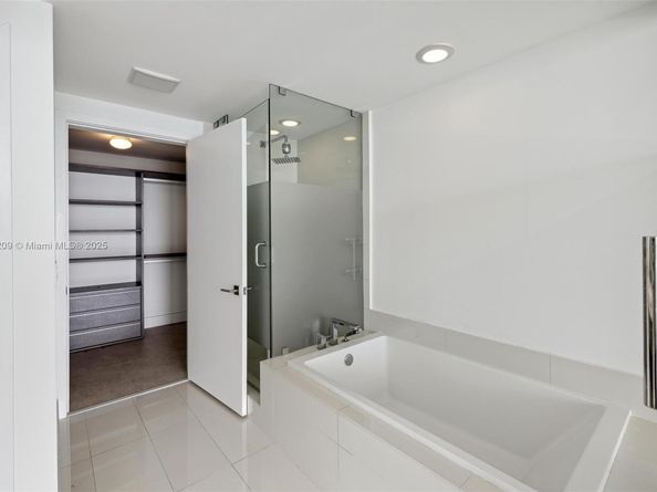650 NE 32nd St 4203, Miami FL 33137