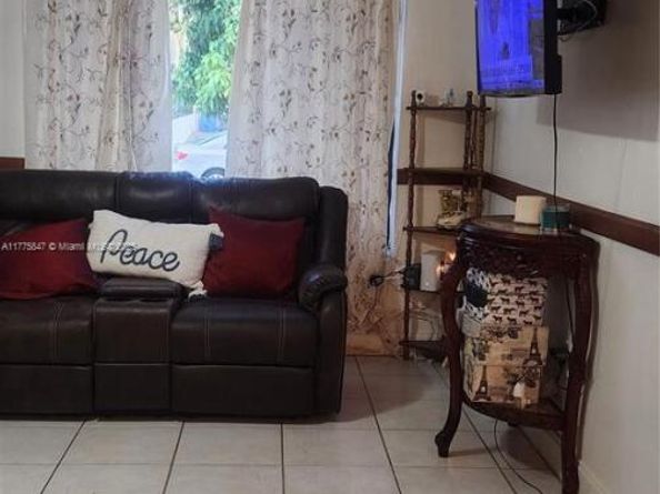 310 N 72nd Ter, Hollywood FL 33024