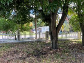 931 NW 34th Way, Lauderhill FL 33311