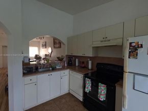 985 NE 34th Ave 203, Homestead FL 33033