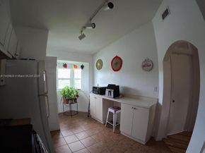 985 NE 34th Ave 203, Homestead FL 33033