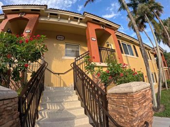 985 NE 34th Ave