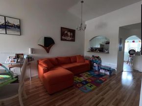 985 NE 34th Ave 203, Homestead FL 33033