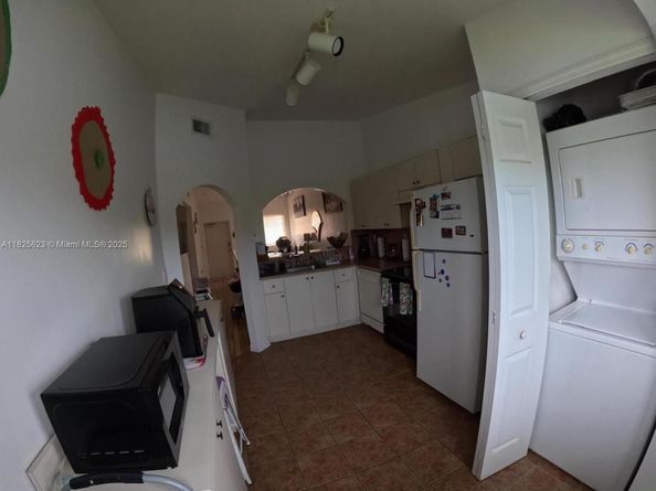 985 NE 34th Ave 203, Homestead FL 33033