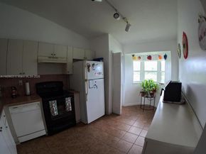 985 NE 34th Ave 203, Homestead FL 33033