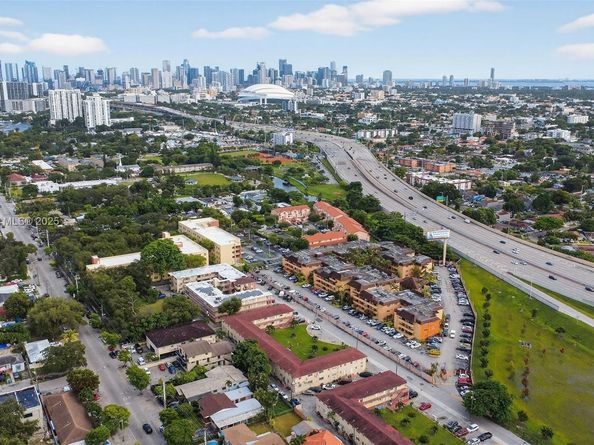 2551 NW 13th St 10, Miami FL 33125