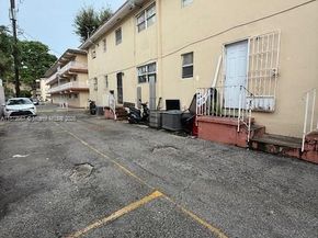 2551 NW 13th St 10, Miami FL 33125