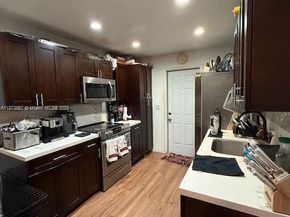 2551 NW 13th St 10, Miami FL 33125