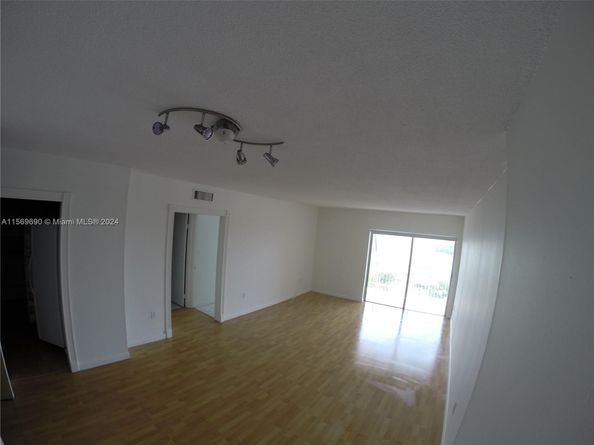 400 Kings Point Dr 905, Sunny Isles Beach FL 33160