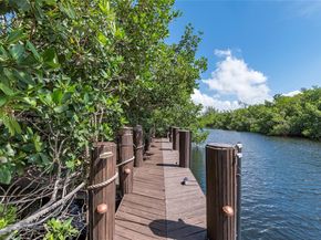 104 Paloma Dr, Coral Gables FL 33143