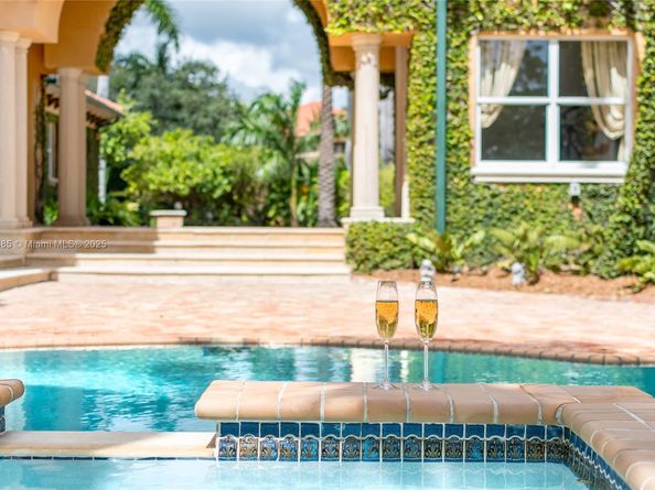 104 Paloma Dr, Coral Gables FL 33143
