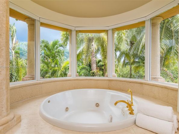 104 Paloma Dr, Coral Gables FL 33143