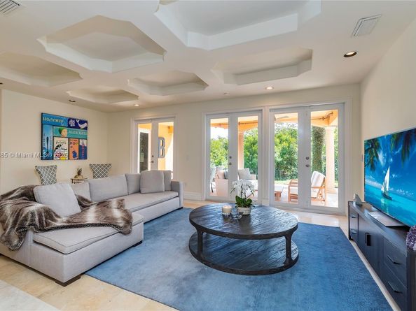 104 Paloma Dr, Coral Gables FL 33143