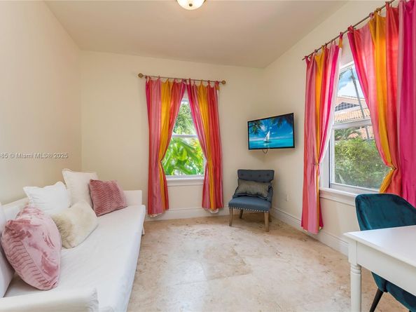 104 Paloma Dr, Coral Gables FL 33143