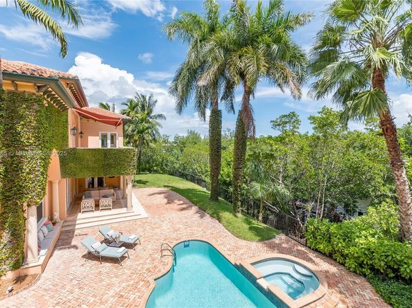 104 Paloma Dr, Coral Gables FL 33143