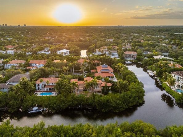 104 Paloma Dr, Coral Gables FL 33143
