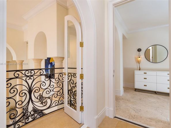 104 Paloma Dr, Coral Gables FL 33143