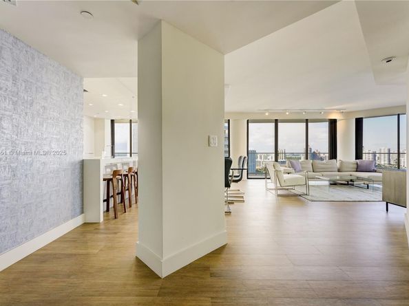 2800 Island Bl 2904, Aventura FL 33160