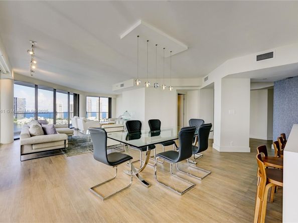 2800 Island Bl 2904, Aventura FL 33160