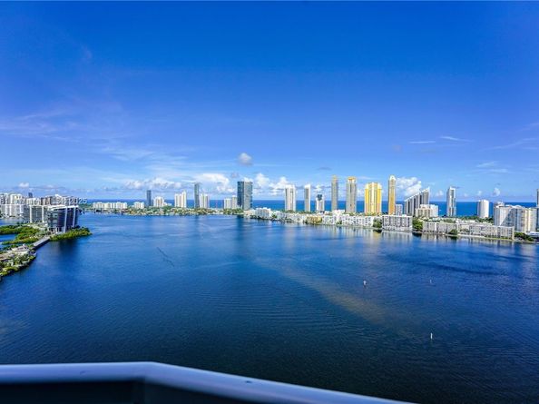 2800 Island Bl 2904, Aventura FL 33160