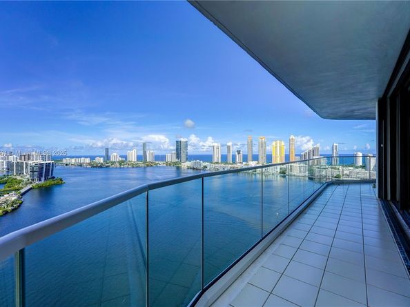 2800 Island Bl 2904, Aventura FL 33160