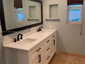 1319 Rodman St, Hollywood FL 33019