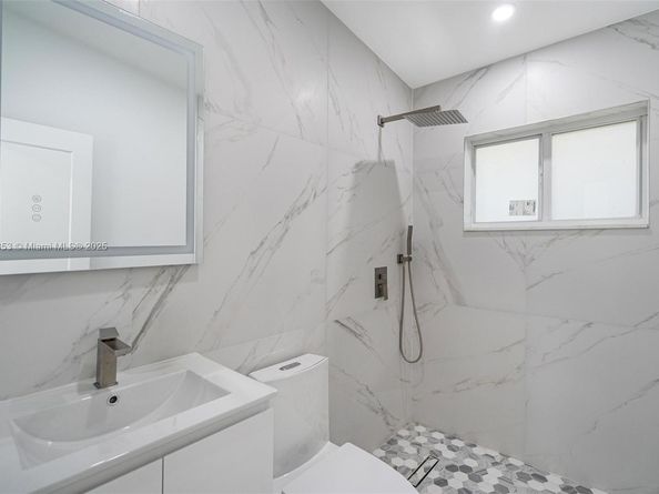 2115 NW 129th St, Miami FL 33167