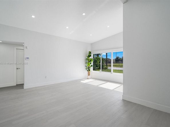 2115 NW 129th St, Miami FL 33167