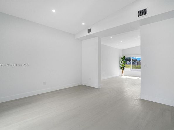 2115 NW 129th St, Miami FL 33167