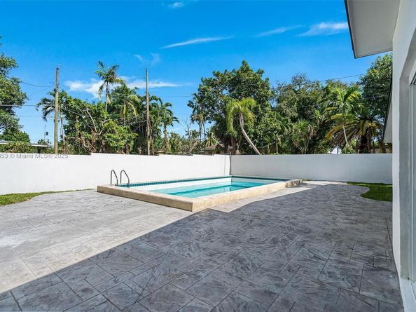 2115 NW 129th St, Miami FL 33167