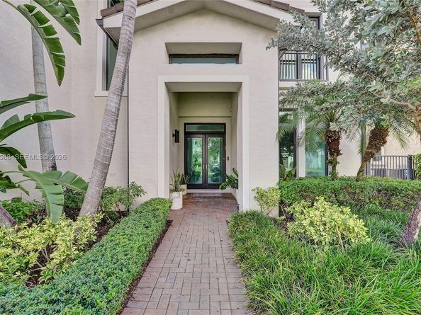 5742 E Brookfield Cir E, Hollywood FL 33312