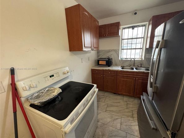6393 NW 17th Ave, Miami FL 33147