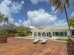 1690 Daytonia Rd, Miami Beach FL 33141