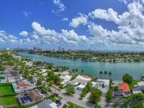 1690 Daytonia Rd, Miami Beach FL 33141