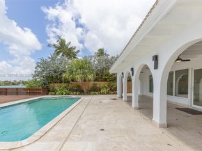 1690 Daytonia Rd, Miami Beach FL 33141