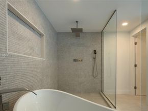 1690 Daytonia Rd, Miami Beach FL 33141