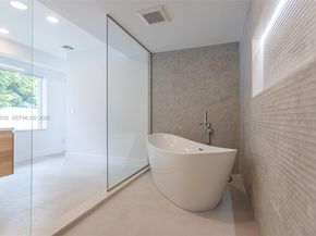1690 Daytonia Rd, Miami Beach FL 33141
