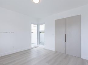 1690 Daytonia Rd, Miami Beach FL 33141
