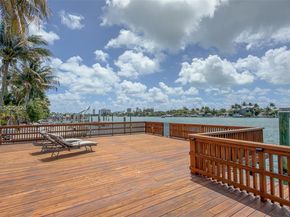 1690 Daytonia Rd, Miami Beach FL 33141