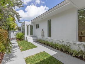 1690 Daytonia Rd, Miami Beach FL 33141