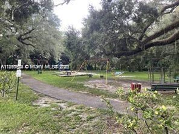9431 Live Oak Pl 203, Davie FL 33324