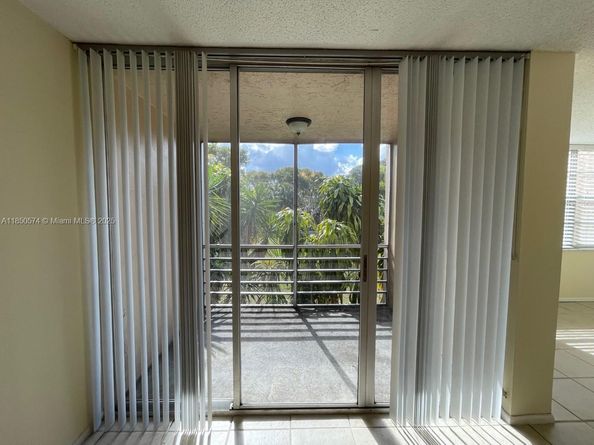 9431 Live Oak Pl 203, Davie FL 33324
