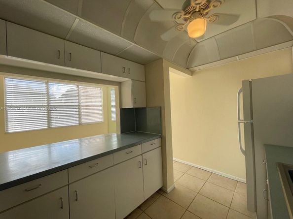 9431 Live Oak Pl 203, Davie FL 33324