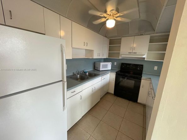 9431 Live Oak Pl 203, Davie FL 33324