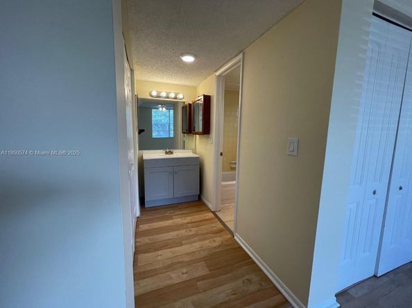 9431 Live Oak Pl 203, Davie FL 33324