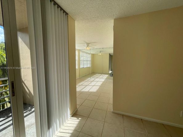 9431 Live Oak Pl 203, Davie FL 33324
