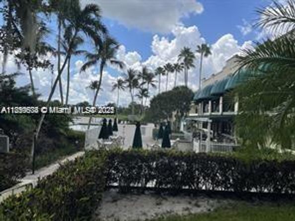 9431 Live Oak Pl 203, Davie FL 33324