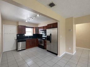 5644 Pierce St, Hollywood FL 33021