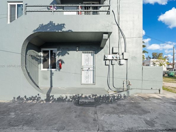 842 SW 3rd St, Miami FL 33130